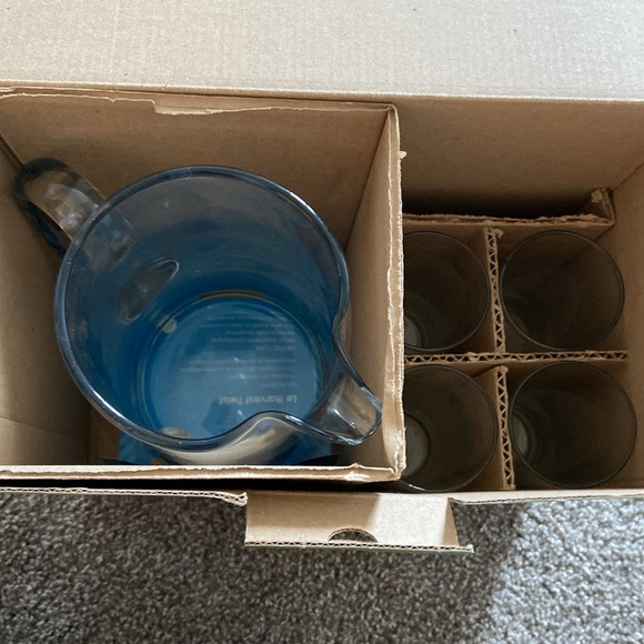 Pitcher with 4 tall glass set - Picture 3 of 4